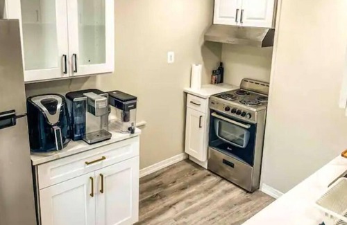 Bethpage Apartment | Full modern 1Bdr Apt w/ Private Entrance on 2nd FL