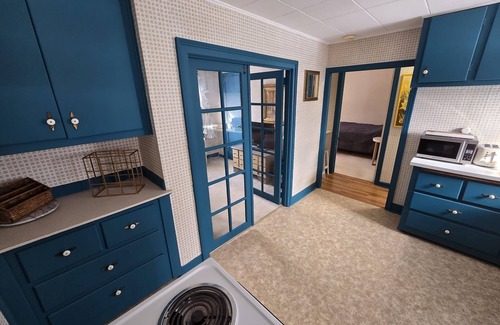 Newington Apartment | Full Private Apartment! 1-bedroom with full kitchen & bathroom in Newington