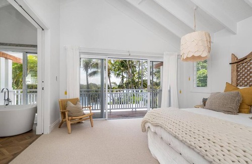 Belongil House | Fuller Holidays - Belongil Sunset - Giaour Street, Belongil Beach