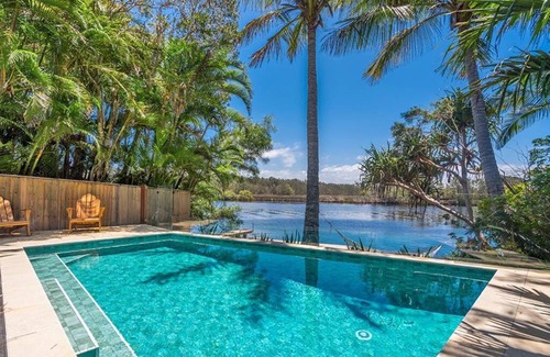 Belongil House | Fuller Holidays - Belongil Sunset - Giaour Street, Belongil Beach