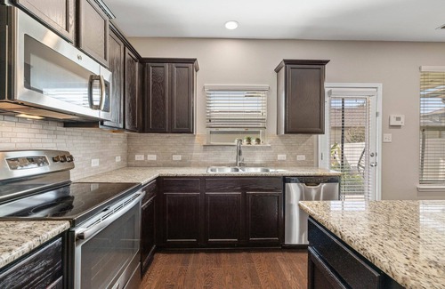 Leander House | Fully Equipped 2BR Home Walkable to Whole Foods