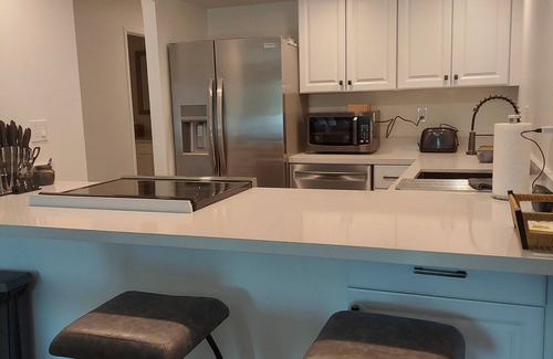 Baristo Condo | Fully renovated! Fantastic 2BR-prime location, mountain views, sparkling pool.