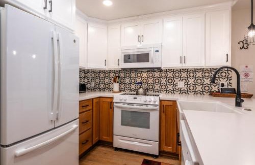 Mammoth Lakes House | Fully Renovated! St Anton #17 Ski in Ski Out 1 Bedroom 1 Bathroom Condo! Sleeps up to 4!