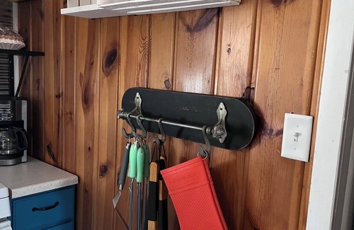 Zimmerman Cabin | Fun lake cabin .WiFi, AC . Kayak,sup boards all the things you need to relax.