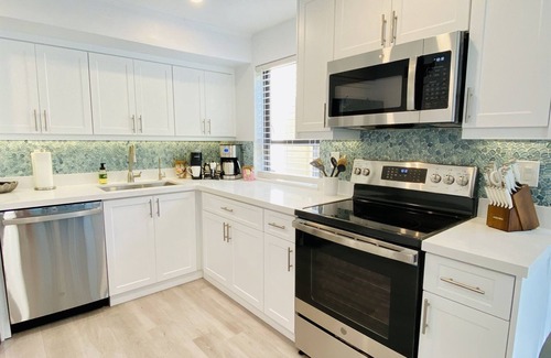 Key Largo House | Fun the Keys! Pool, Marina, Clubhouse, Fishing & more!