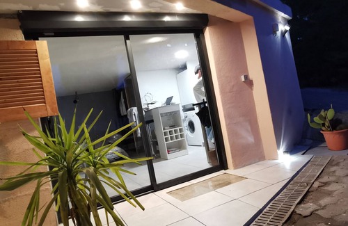 Eguilles Apartment | Furnished 20 m2 independent studio in village house for rent by the week