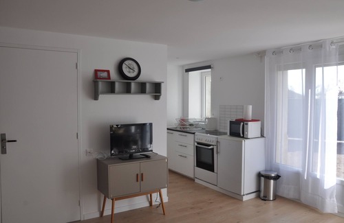 Sainte-Foy-les-Lyon Apartment | Furnished studio rental, Ste Foy-Lyon 5