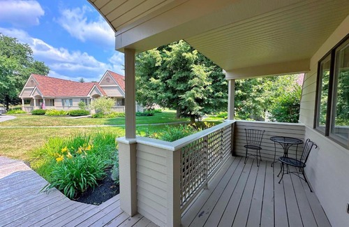 Rye Beach House | FV43 Bretton Woods single level home with AC on golf course