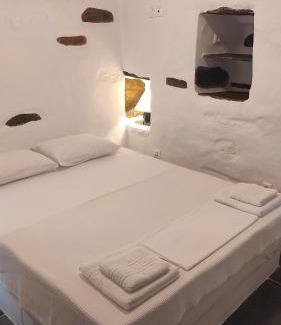 Sifnos House | Fyrou- Serenity/Idyllic Traditional Experience