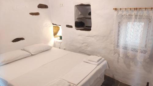 Sifnos House | Fyrou- Serenity/Idyllic Traditional Experience