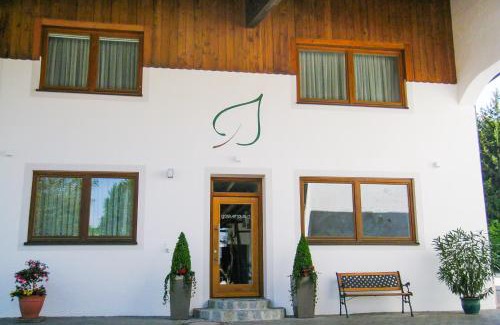 Altenerding Apartment | Gästehaus am Lindenhain