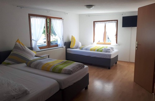 Weilen Unter Den Rinnen House | Gästehaus Pension Waldhorn