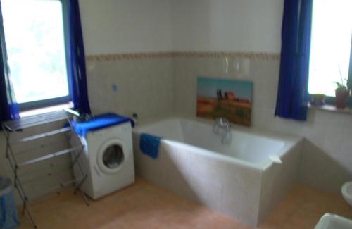 Woltersdorf Apartment | Gästezimmer Ferienwohnung VILLA ALEXA, mit Wallbox