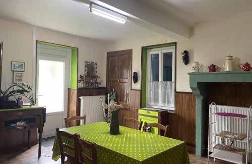 Saligny-sur-Roudon House | Gîte à la ferme avec animaux admis, près du Pal - FR-1-489-121