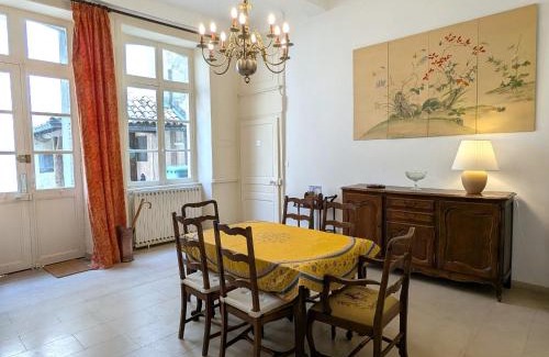Euvezin House | Gîte élégant au Château d'Euvezin avec jardin et parking privatif - FR-1-584-383