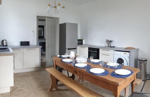 Boulleret House | Gîte 19e s., jacuzzi, Loire, 6 pers. - FR-1-586-61