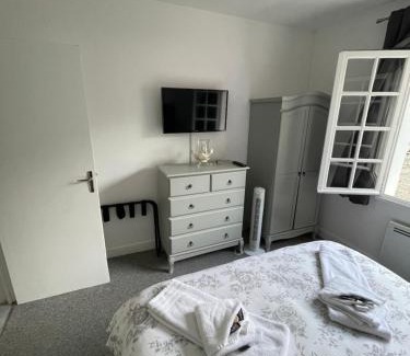 Excideuil Apartment | Gîte 2 chambres Vue du Château d'Excideuil