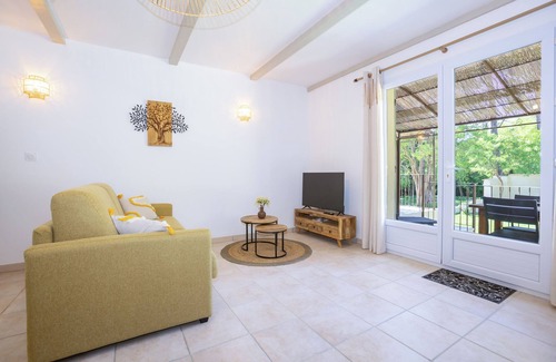 Eyguieres Apartment | Gîte au Cœur des Alpilles in Eyguières