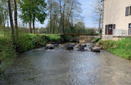 Saint-Maurice-des-Lions House | Gîte au Moulin: confort moderne avec terrasse et WIFI - FR-1-653-271