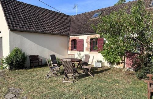 Toulon-sur-Allier House | Gîte authentique près de Moulins, idéal pour familles - FR-1-489-463
