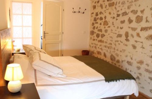 Louroux-de-Beaune House | Gîte chaleureux avec jardin, cheminée, vélos et équipements éco-responsables à Louroux-de-Beaune - FR-1-489-349