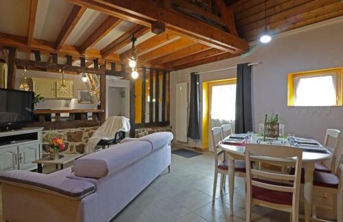 Saint-Mars-d'Egrenne House | Gîte champêtre avec animaux, terrasse, jeux extérieurs, et ateliers couture près de Saint-Mars-d'Égrenne. - FR-1-497-149