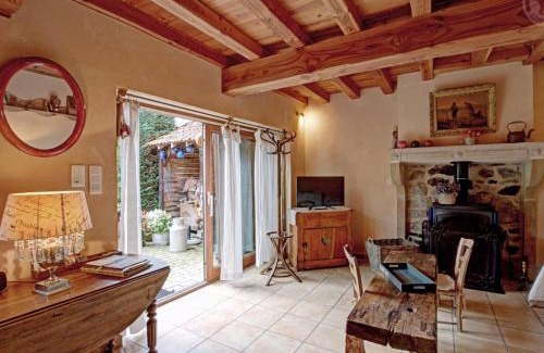 Cuinzier House | Gîte charmant à Cuinzier avec jardin, animaux acceptés - FR-1-496-183