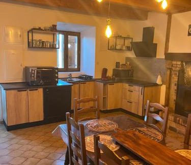 Thouron House | Gîte Charmant La Combette