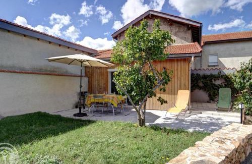 Balbigny House | Gîte confortable 2 chambres avec jardin et terrasse à Balbigny - FR-1-496-282