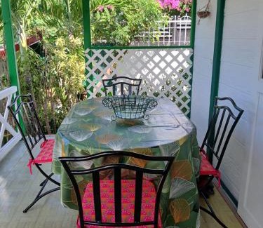 Vieux-Habitants House | Gîte créole, apéro offert, plage à 5min