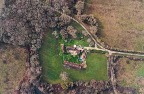 Chalais House | Gîte de charme avec piscine au cœur de la Brenne, idéal pour nature et détente - FR-1-591-288