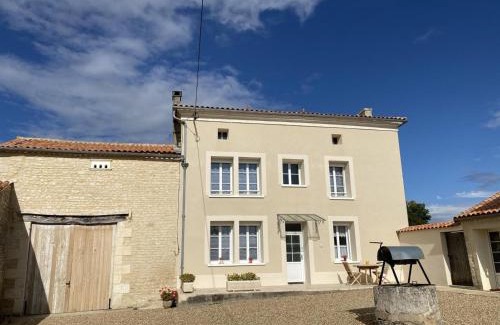 Vars House | Gîte de charme avec piscine chauffée, jardin privatif et équipements bébés, à 15 min d’Angoulême - FR-1-653-16
