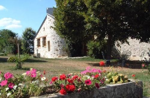 Souvigne-sur-Sarthe House | Gîte de charme rénové avec jardin, vélos et activités près de la Sarthe - FR-1-410-191