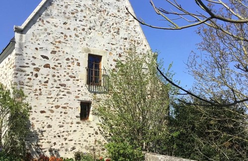 Souvigne-sur-Sarthe House | Gîte de charme rénové avec jardin, vélos et activités près de la Sarthe - FR-1-410-191
