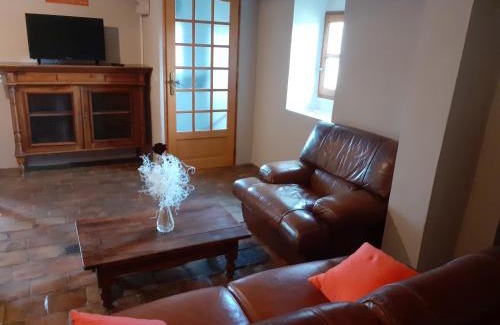 Joyeuse Apartment | Gîte de charme la Fenière dans Mas en pierres, 2 ch, 70m2, charme, nature, piscine chauffée, sud Ardèche