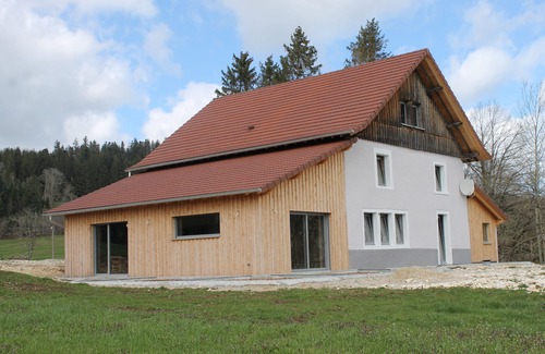Bonnetage House | Gîte de Groupe 1 à 15 Personnes Haut Doubs en Campagne - Nuitée/week-end/semaine