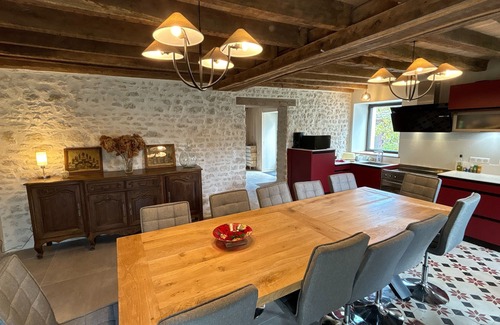 La Neuville-sur-Essonne House | Gîte du Val D'auneau, 5 Ch., 3 Sdb, Piscine, Barques, Pétanque, Baby-foot