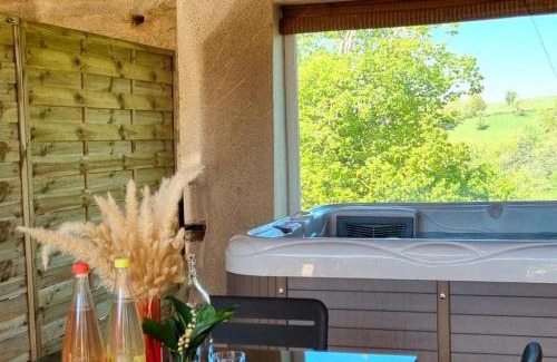 Chevrieres House | Gîte familial de charme pour 12 pers. avec SPA et jardin privatif à Chevrières - FR-1-496-354