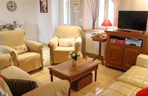 Cindre House | Gîte familial rénové à la campagne avec jardin, 4 chambres, proche loisirs et attractions - FR-1-489-61