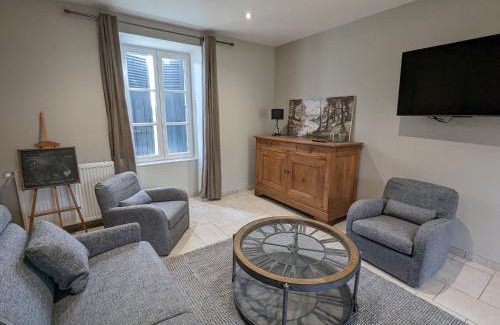Tilly House | Gîte familial rénové avec piscine, jardin de 1 hectare et vélos à disposition, situé en pleine campagne - FR-1-591-579