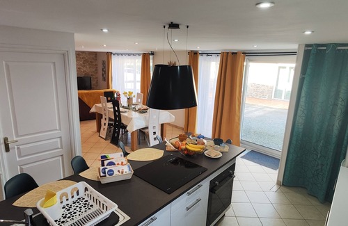 Pleven House | Gîte Fleur du Paradis,
