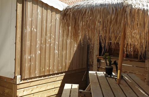 Les Mathes Cabin | Gîte insolite vue sur le ciel étoilé , cuisine, salle d eau, 2 chambres , proche du zoo de La Palmyre