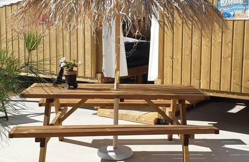 Les Mathes Cabin | Gîte insolite vue sur le ciel étoilé , cuisine, salle d eau, 2 chambres , proche du zoo de La Palmyre