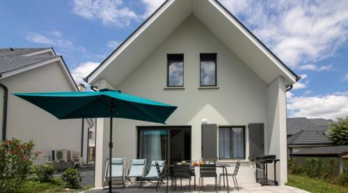 Argeles Gazost House | Gîte l'angélique Fleurs des Pyrénées