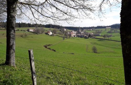 Saint-Julien-Molhesabate House | Gîte rénové 2018, au cœur de la nature, activités plein air, 3 chambres, jardin privatif, proche Via Fluvia - FR-1-582-261