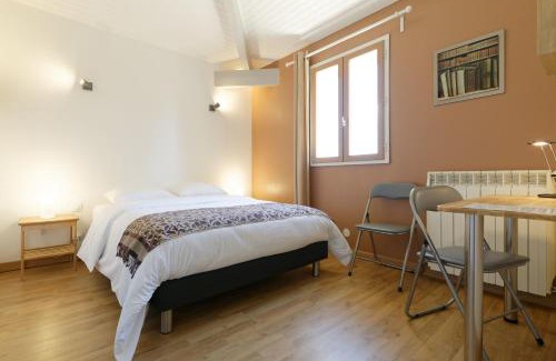 Savignac-Mona House | Gîtes de groupes & piscine de la Maison Bleue du Gers