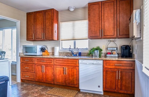 Walnut Creek House | G2G - 2 Min Walk To Downtown Walnut Creek |2BD 1BA