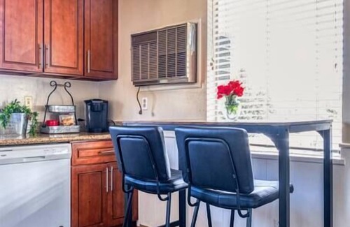 Walnut Creek House | G2G - 2 Min Walk To Downtown Walnut Creek |2BD 1BA