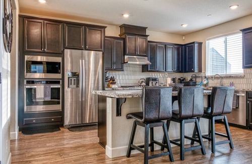 Fairfield House | G2G - Luxurious Oasis w/ FULL GYM outside the city