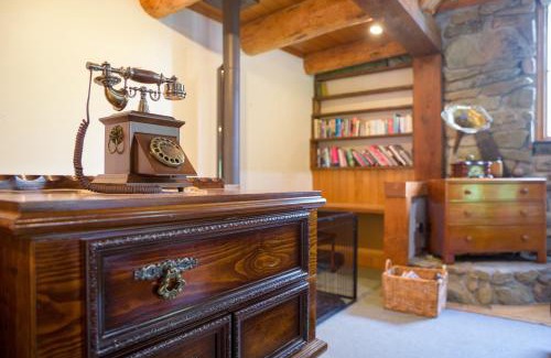Burkes Pass House | Galexy Lounge